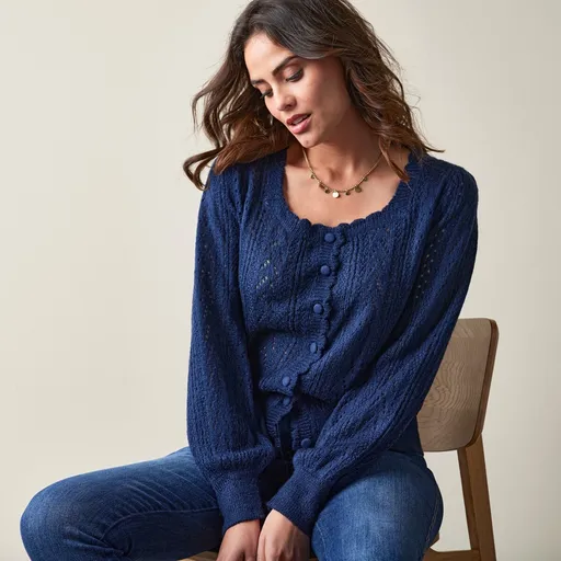 Ažúrový sveter so štvorcovým výstrihom, mohérový na dotyk