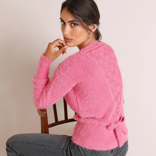 Pulóver z úpletu s predĺženým vláknom a čipkou na chrbte