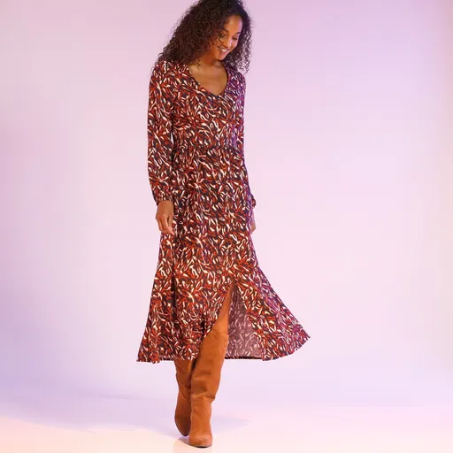 Dlhé šaty s potlačou na nižšiu postavu